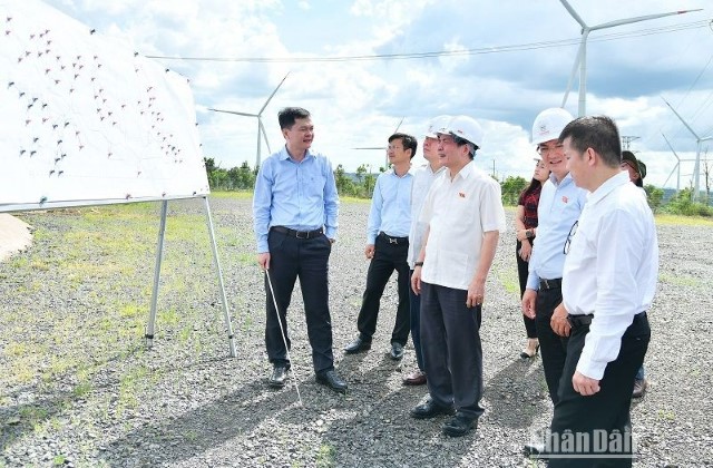 ĐOÀN GIÁM SÁT CỦA ỦY BAN THƯỜNG VỤ QUỐC HỘI THĂM VÀ LÀM VIỆC TẠI NHÀ MÁY ĐIỆN GIÓ EA NAM ĐẮK LẮK